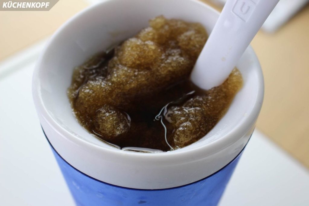 Produktbild-Slushy-Maker-zoku-befüllt